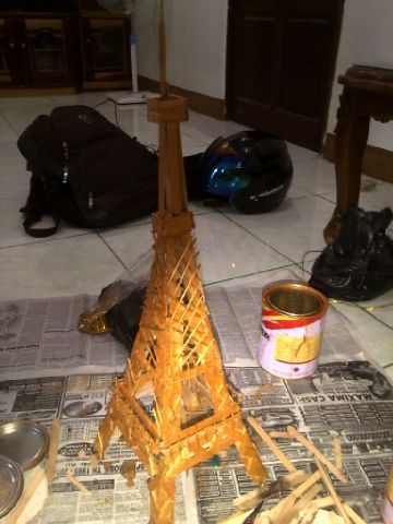 Cara Membuat Menara Eiffel dari Tusuk Gigi dan Stik Es 
